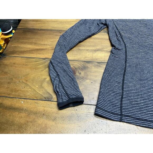Lululemon Run Turn Around Shirt Womens 6 Gray Black Striped Long Sleeve - Picture 2 of 9